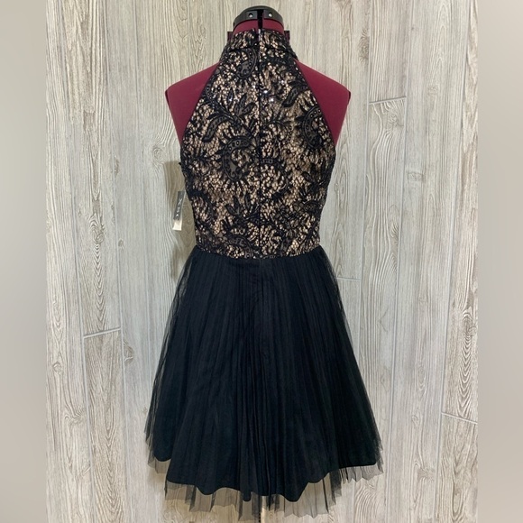 NWT Xscape Black and Nude Lace Pleated Skirt Halter Evening Cocktail Dress Sz 10 - Picture 7 of 16